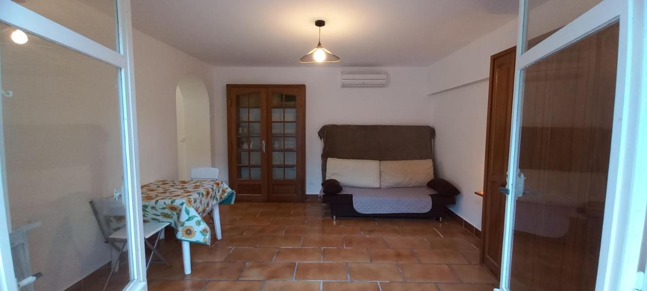 Appartement Et Sa Grande Terrasse En Rez De Jardin Сен-Глф Экстерьер фото