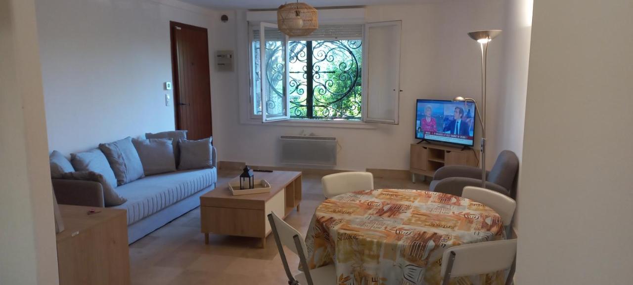 Appartement Et Sa Grande Terrasse En Rez De Jardin Сен-Глф Экстерьер фото